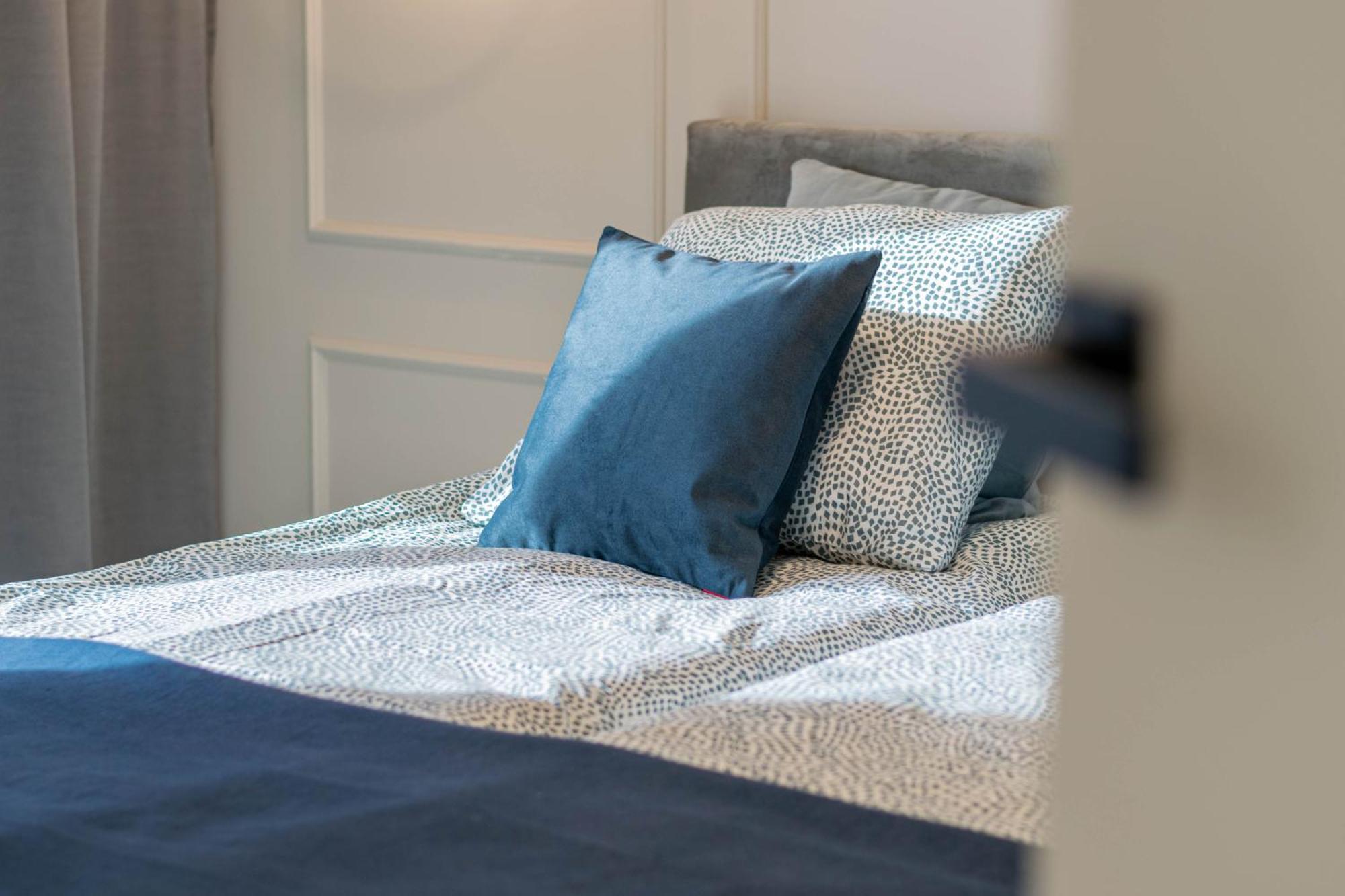 Blue Apartment Ceglana - Free Parking - Self Check-In Katowice Bagian luar foto